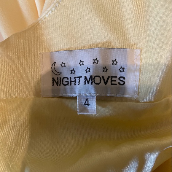 Yellow, size 4 prom/formal dress - Picture 5 of 5